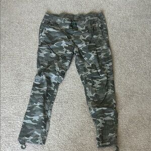 No Boundaries Green and Gray Cargo Pants Modern Fit